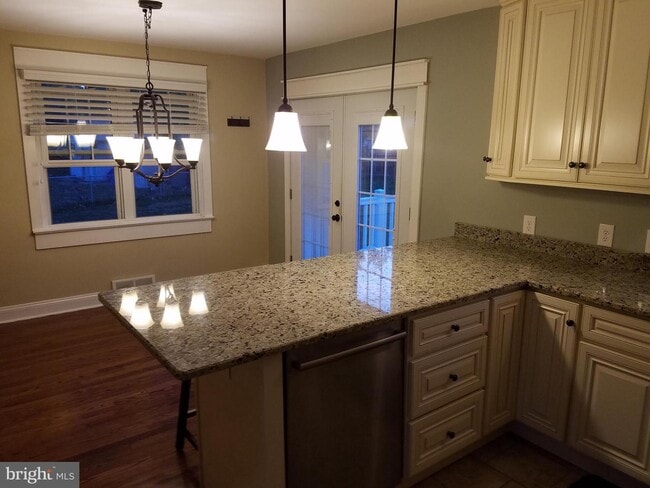 Building Photo - 227 Delview Ln