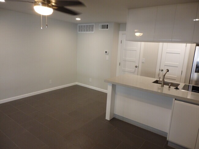 ceiling fan - 3110 Red River St