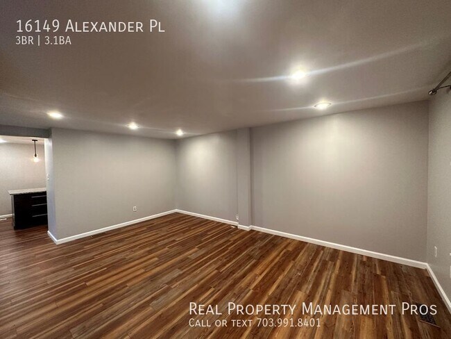 Building Photo - Qualify for a zero deposit? Minutes to I95...