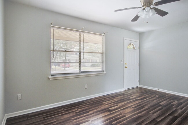 Foto del edificio - 1908 Swift Ave