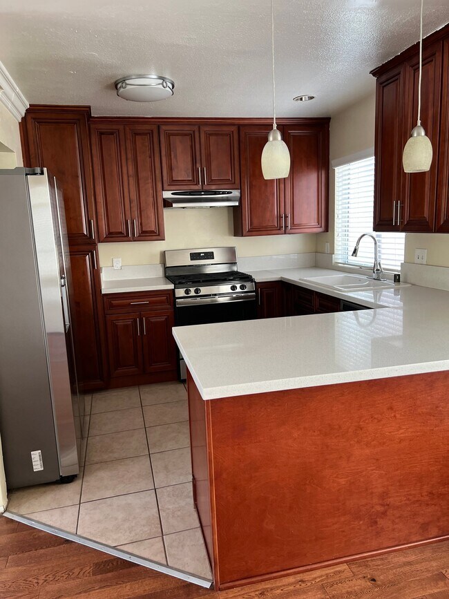 Building Photo - 1101 Laveta Terrace