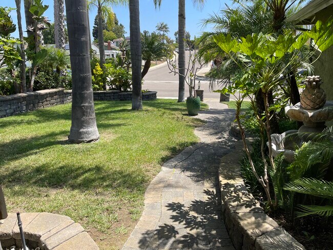 Foto del edificio - 146 Village Run W