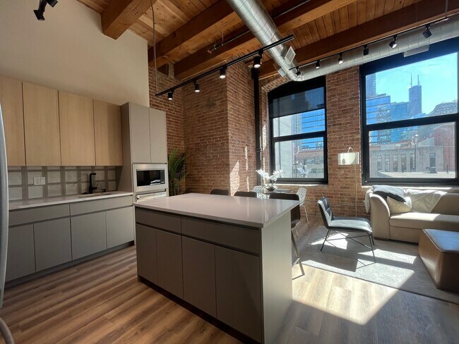 Building Photo - 151 W Ohio St