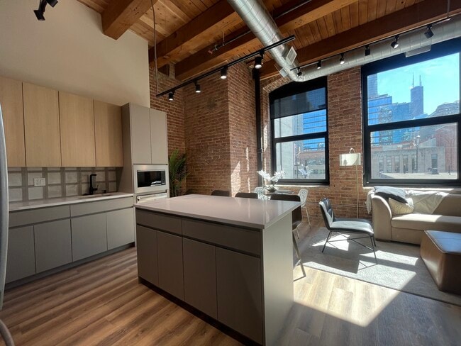 Building Photo - 151 W Ohio St