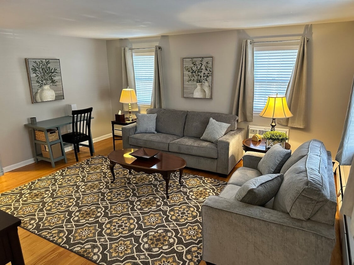 Foto principal - 106 Hampden Ave
