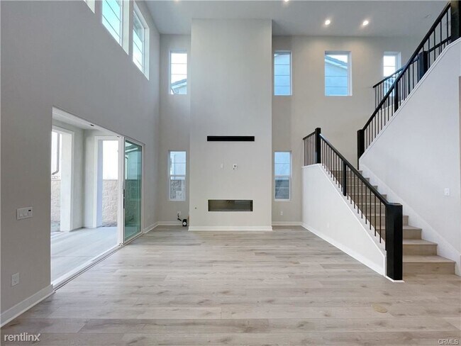Foto del edificio - 4 br, 4 bath House - 140 Holliston