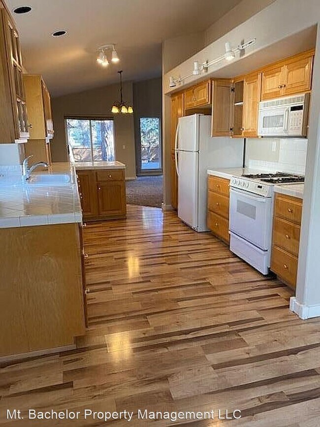 Building Photo - 3 br, 2 bath House - 1919 NW Newport Hills...