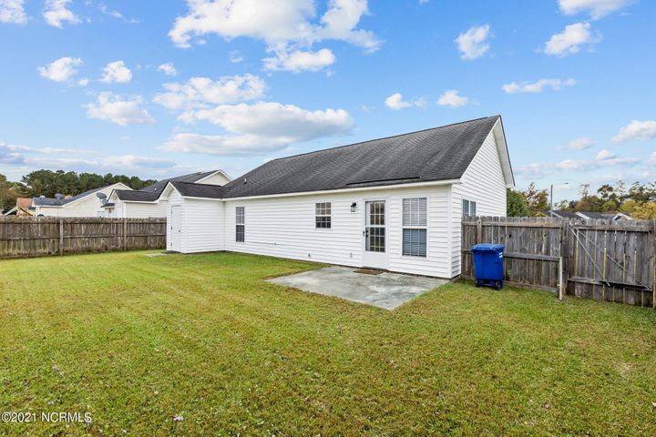 Building Photo - 3765 Dover Dr