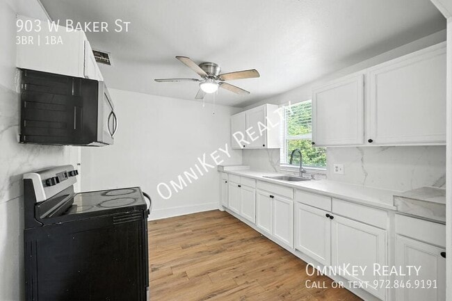 Building Photo - 903 W Baker St