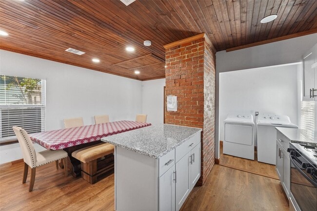 Building Photo - 7623 Ave E