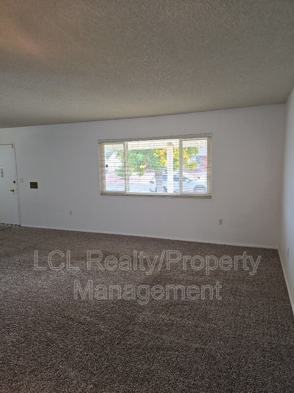 Foto del edificio - 28229 W Worcester Rd