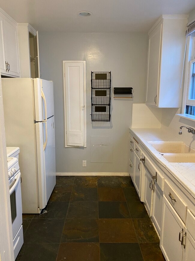 Building Photo - 3857 Prospect Ave