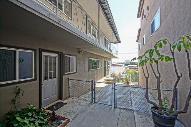 Foto del edificio - 330 Bungalow Dr