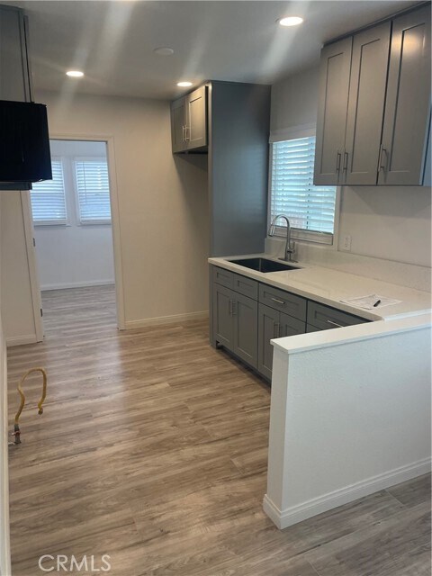 Foto principal - 310 E 81st St