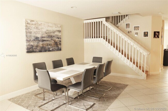 Foto del edificio - 9771 Darlington Pl