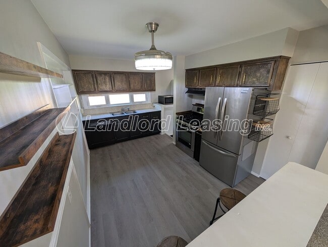Building Photo - Updated Vermilion Ranch with Full Basement