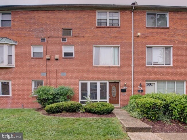 Building Photo - 1749 Addison Rd S