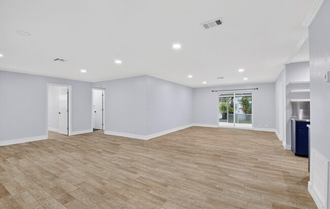 Foto del edificio - 725 Heron Dr