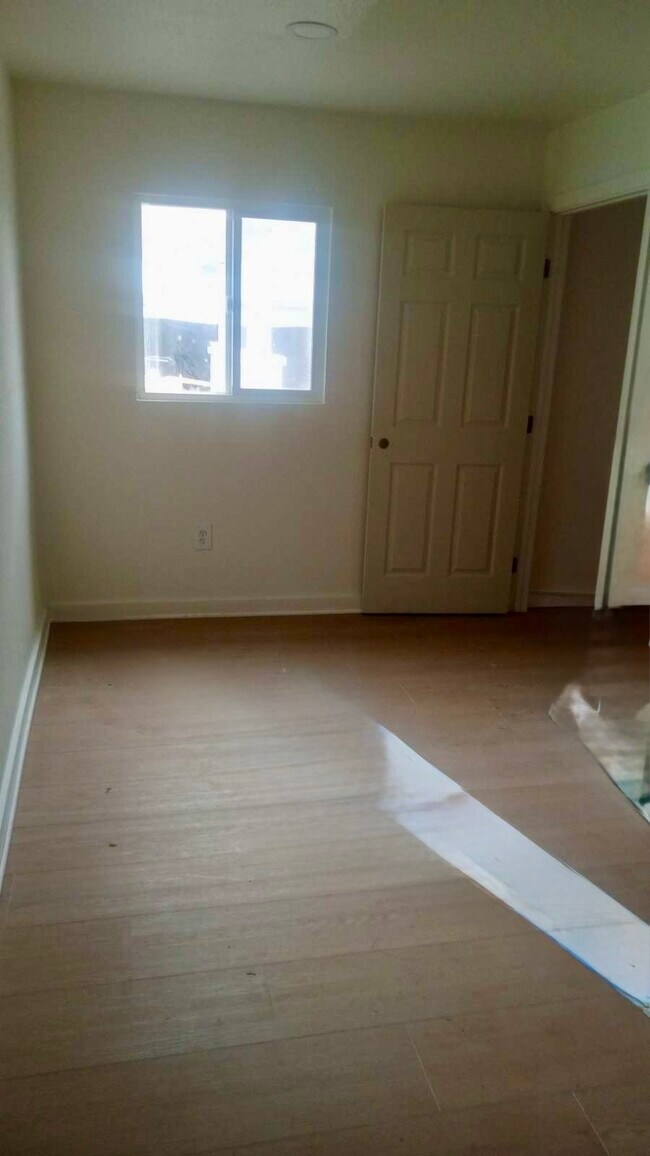 Foto del edificio - 690 W 8th St