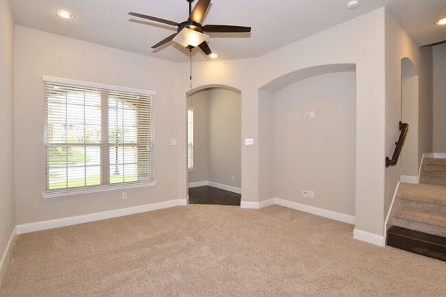 Building Photo - Beautiful Townhome in Richardson ISD!