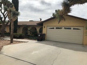 Building Photo - 58013 Ivanhoe Dr
