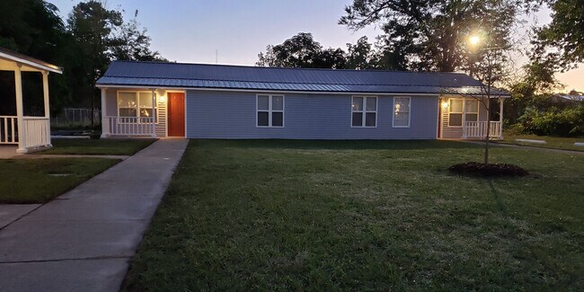 Building Photo - 1622 Colleton Ave SE