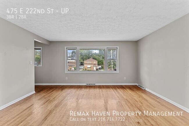 Foto del edificio - 475 E 222 Upper, Euclid- Spacious 3 bedroo...