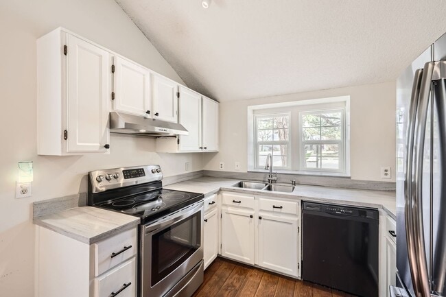 Foto del edificio - Evolve Real Estate: Spacious 3 Bed 3 bath ...