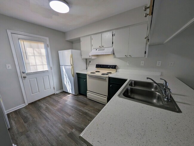 Building Photo - 2350 Horne Ave