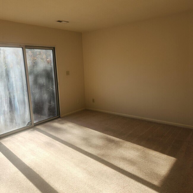 Foto del edificio - 3853 Staffordshire Ln
