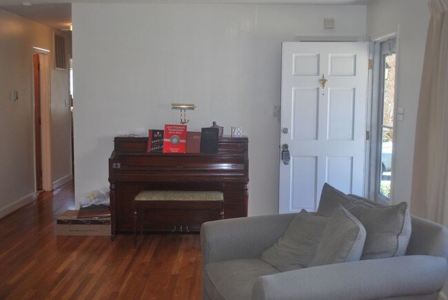 Foto del edificio - 5011 Sandpiper Dr