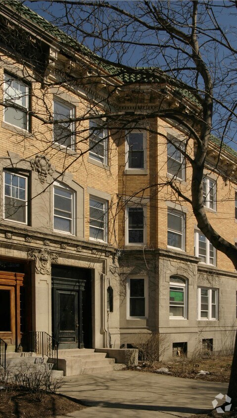 Primary Photo - 126 Longwood Ave