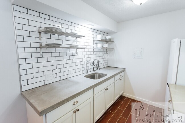 Building Photo - 331 E Hillsdale St