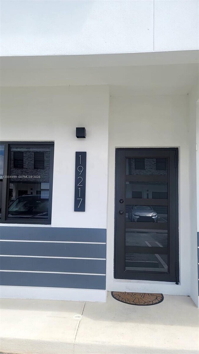 Foto del edificio - 19217 NW 37th Ave