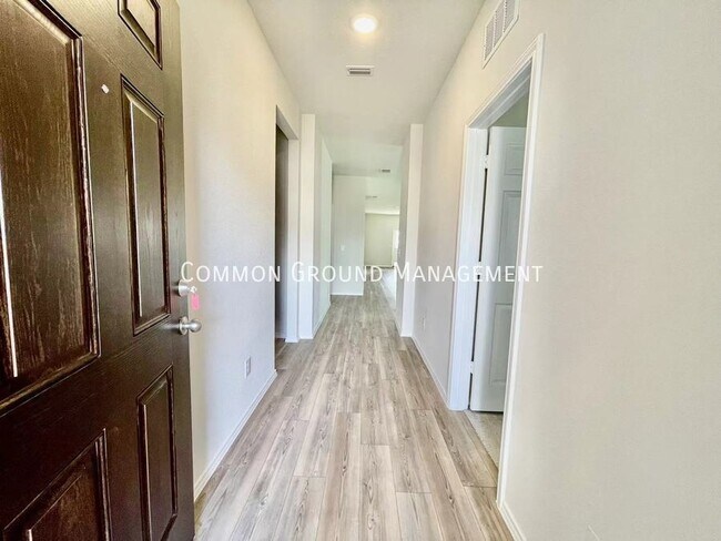 Foto del edificio - 2021 Build with Community Pool and close t...