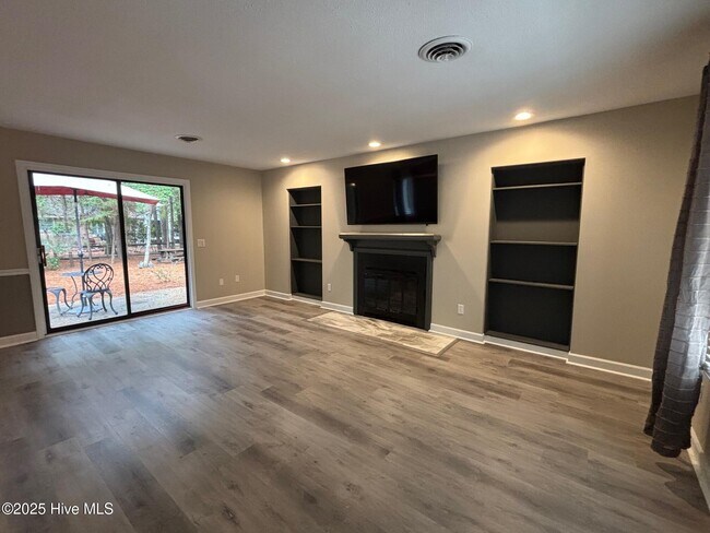 Building Photo - 140 Westchester Cir