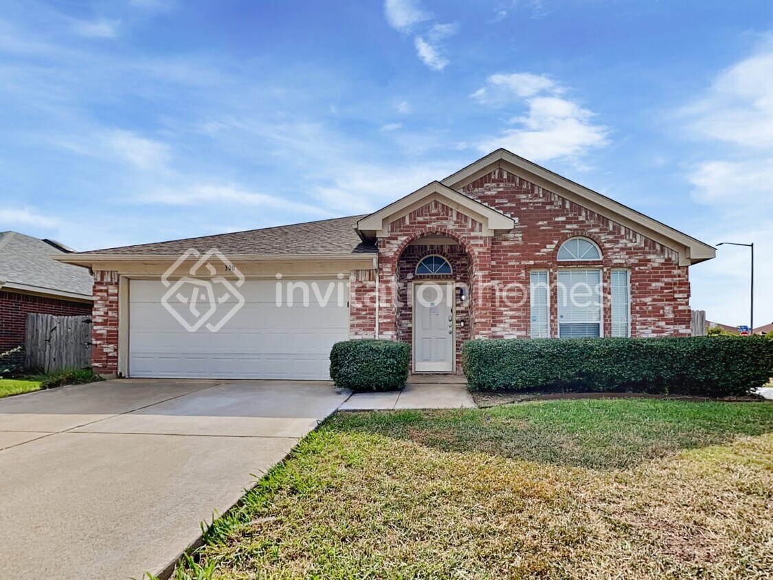Primary Photo - 300 Flushing Quail Dr