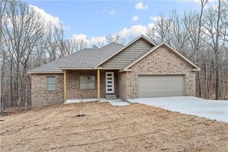 Building Photo - 16 Celtic Dr