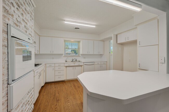 Foto del edificio - 3802 Sunnybrook Ln