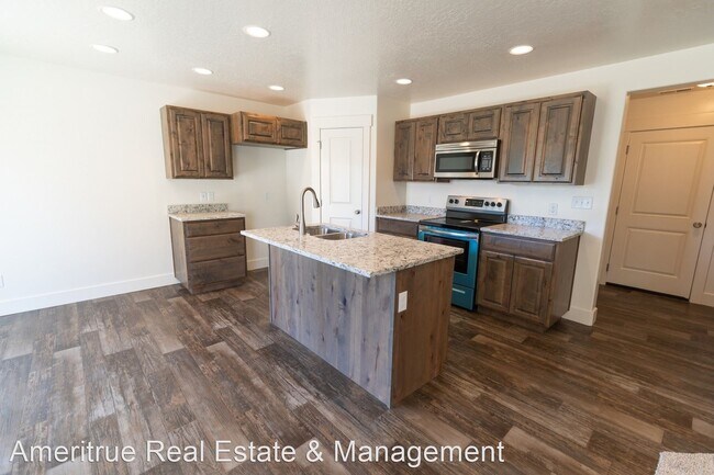 Foto del edificio - 3 br, 2.5 bath House - 569 S 340 W