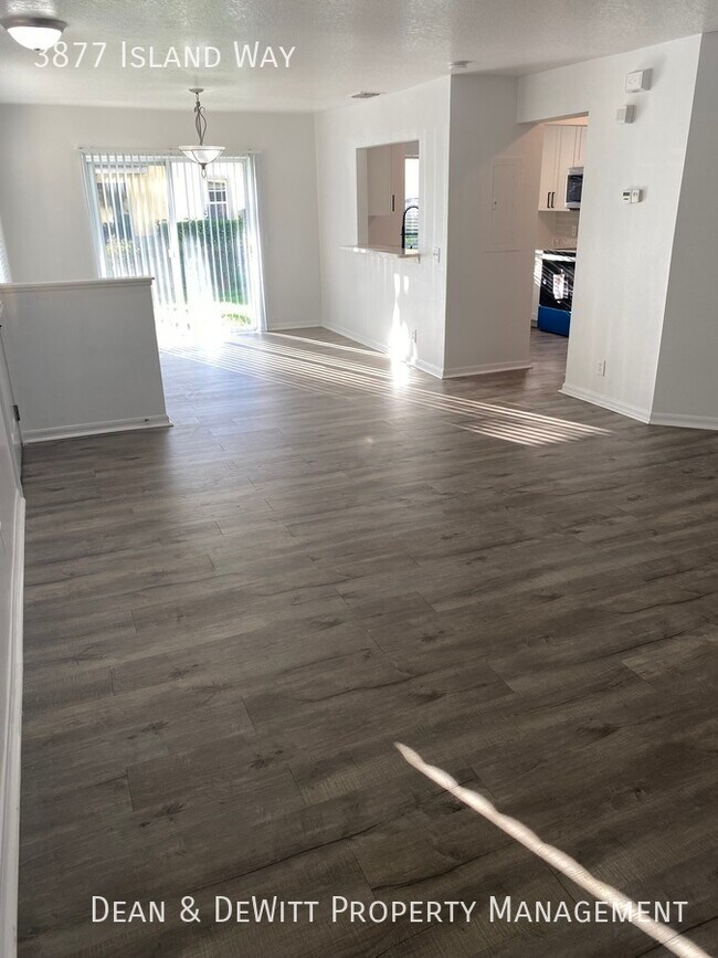 Foto del edificio - 3877 Island Way