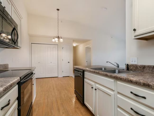 Building Photo - Town and Country Village Apartments