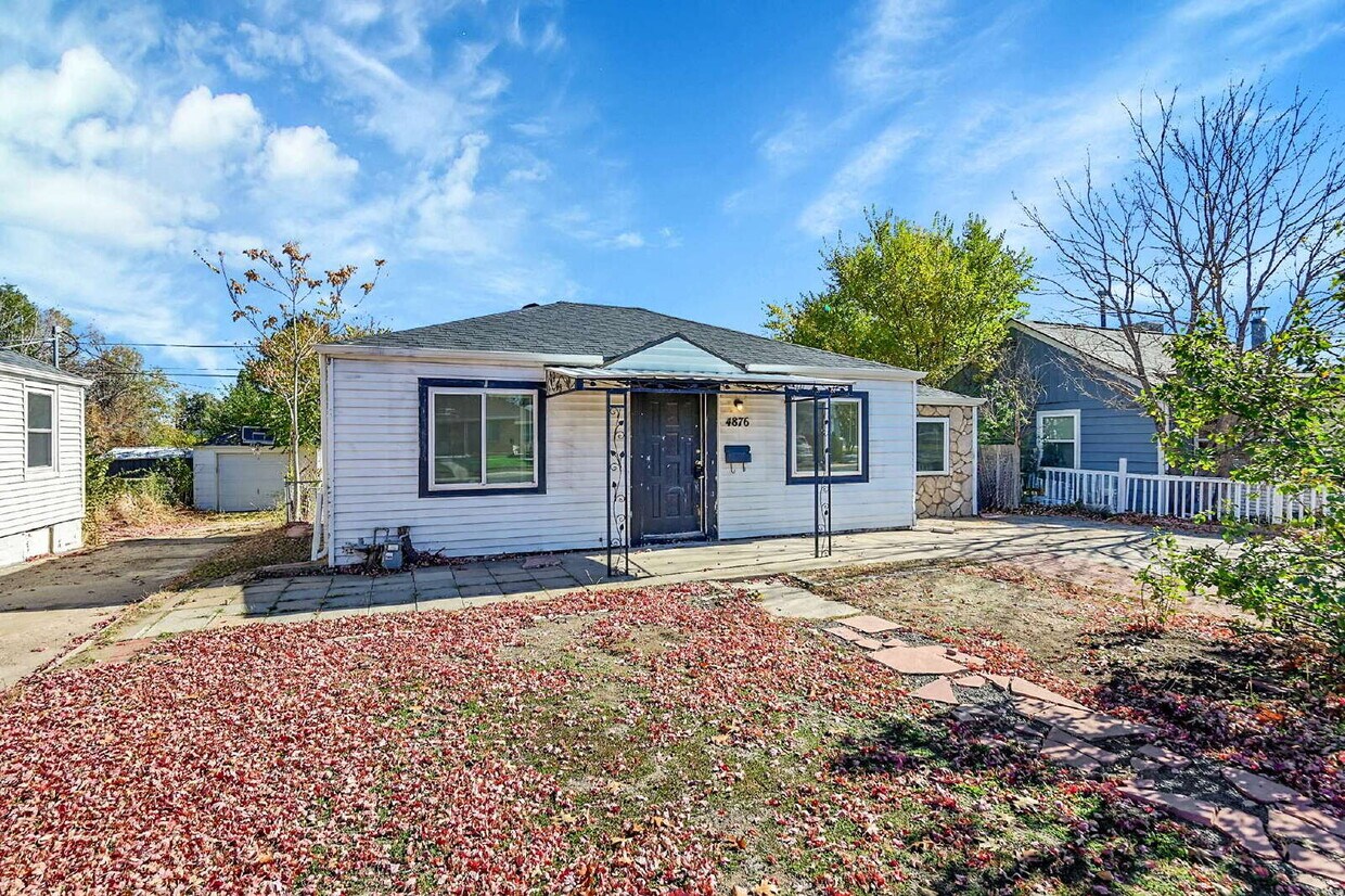 Primary Photo - $2,450 - 3 Bed, 1 Bath Newly Updated Home ...