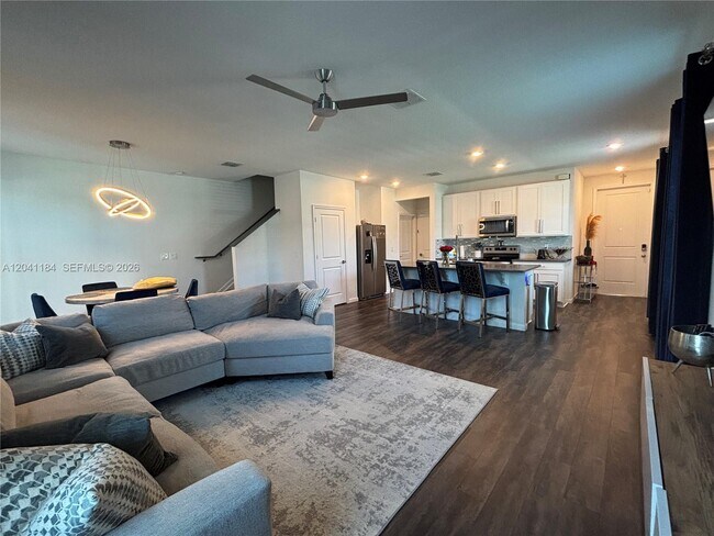 Foto del edificio - 6359 Sailpointe Ln