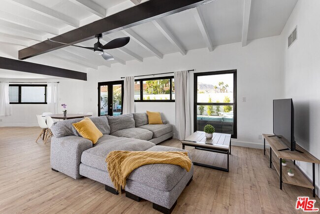 Foto del edificio - 44251 Russell Ln