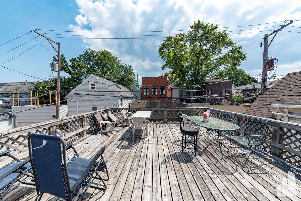 Primary Photo - 1421 W Fletcher St