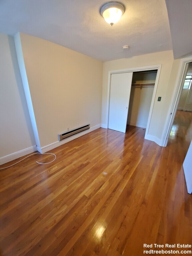 Building Photo - 1688 Beacon St