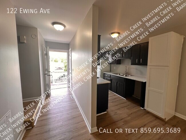 Building Photo - 2-Bed 1.5-Bath Townhome
