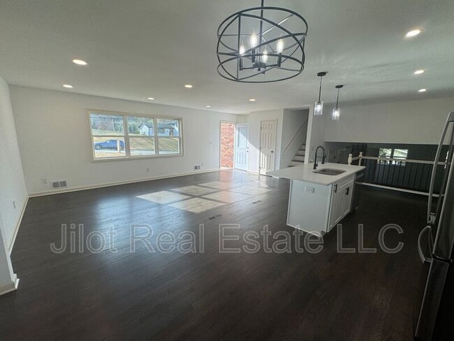 Foto del edificio - 2390 Tiffany Pl