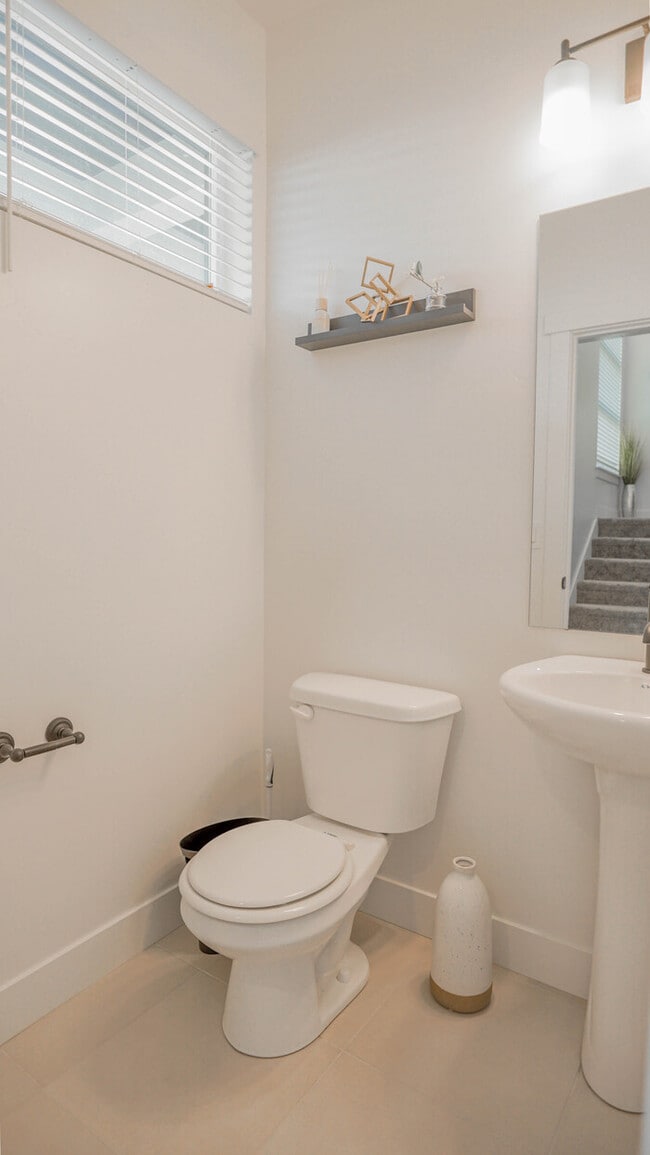 Building Photo - Sleek Townhome